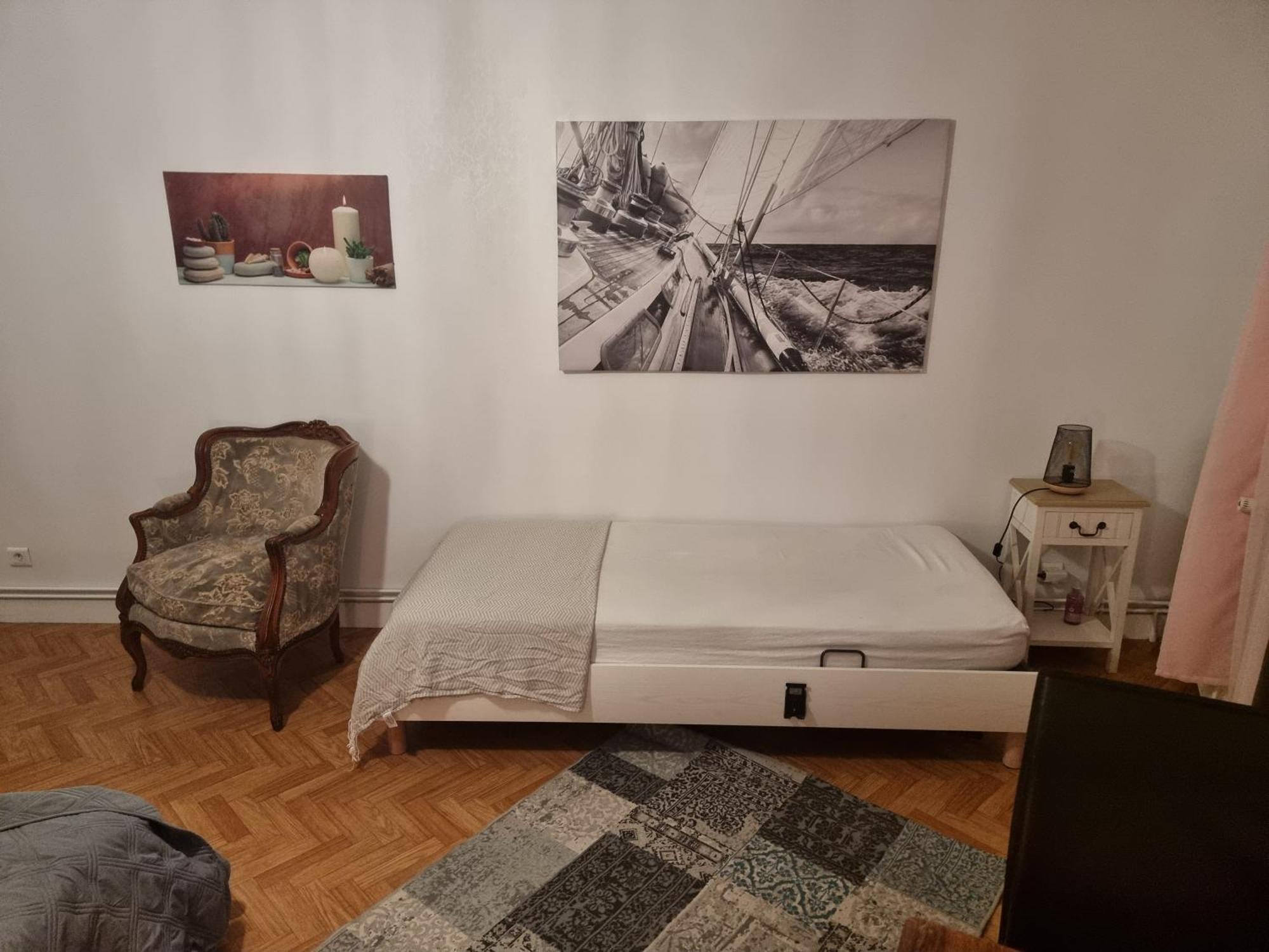 Gite Pour Professionnels En Deplacement - Centre Ville - Parking Gratuit Bellac Exterior photo